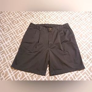 Timber Creek by Wrangler Men's Size 40 × 9 Green Chino Shorts Pleated Cotton